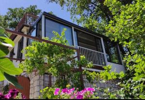 Amazing Sea-Mountain Valley View House with 3 Terraces and Huge Chill Gardens, 5min from the Sea! 