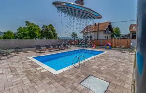 Holiday House Sweet Home