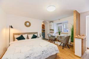 Sun x Mountains - Strada Sforii