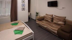 Flying Bed Apartment close to Prague Castle and Airport