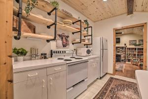 Secluded Family Cabin Less Than 1 Mi to Lake Michigan!