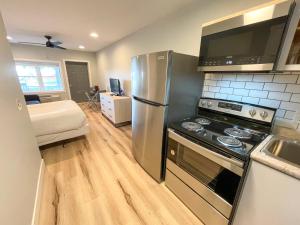 Studio with Lake View room in Lake Bluff Inn and Suites