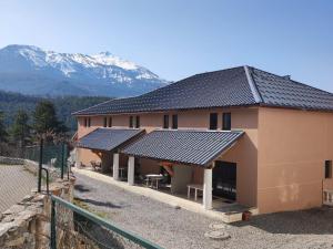 Location T3 à Jausiers, 6 pers, avec terrasse, piscine intérieure chauffée et proche de la nature - FR-1-165B-12