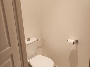 Appartement T3 dans château avec piscine et WIFI, animaux admis, 6 personnes - FR-1-165B-32