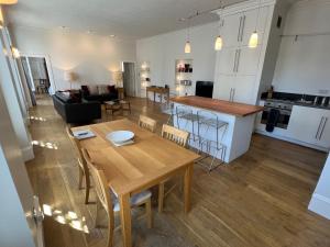 Central 1-Bed Apartment in Inverness Sleeps 4