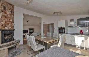 Lovely Home In Glavina Donja With Wifi