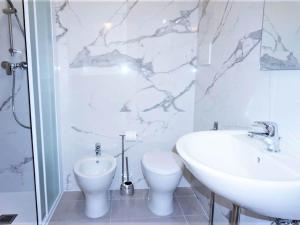 5-Person Caorle Apartment with Pool