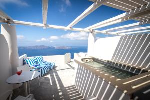 Honeymoon Suite with Hot Tub and Caldera View room in Galaxy Suites & Villas