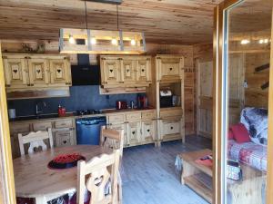 Maisons de vacances Chez LAVALOU Gite 4* chaleureux en bois : photos des chambres