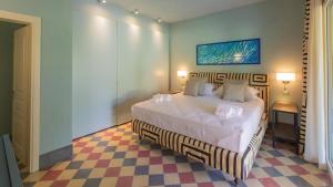 Six-Bedroom Villa