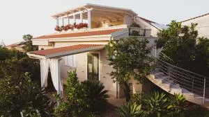 Michelino House - Паргелия