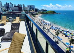 Belíssimo Flat direto na praia da Barra - Flat beira mar no circuito do Carnaval