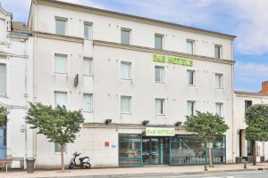 Hotels B&B HOTEL Les Sables-d'Olonne Centre Gare : photos des chambres