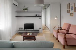 elegant, cosy and quiet, just 1 min to amphiteatre