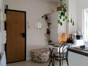 Appartements PARIS AUTHENTIC HOUSE Small, bright and calm studio : photos des chambres