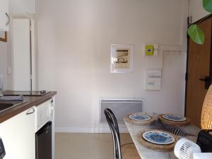 PARIS AUTHENTIC HOUSE Small, bright and calm studio