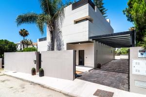 VACATION MARBELLA I Villa Riviera Del Sol, Private Pool, Jacuzzi, Walking Distance to the Beach