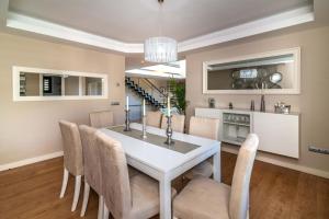 VACATION MARBELLA I Villa Riviera Del Sol, Private Pool, Jacuzzi, Walking Distance to the Beach