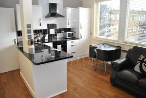 The Courtyard 2 Bedroom Apartments in Central Windsor with Parking