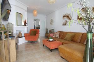 Chalet con Piscina Privada, Aguas Nuevas, Torrevieja