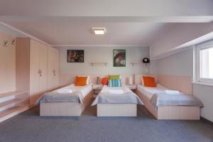 Triple Room with Bathroom room in Hostel Rakieta