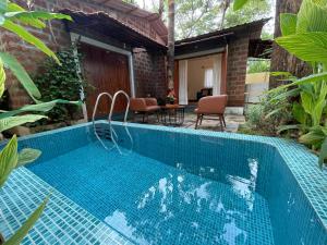 Cheerful 2-Bedroom Villa with Private Plunge Pool, Candolim, Goa