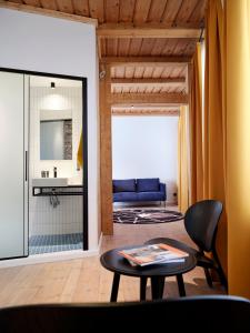 LJ5 - Old Town Rooms with Exclusive shared Roof Terrace