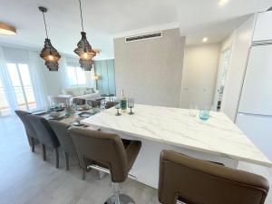 Modern 2BR Apartement with sea views in very center of Marbella