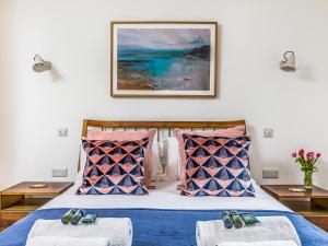 Modern 2 Bedroom City Apartment With Parking - Pass the Keys