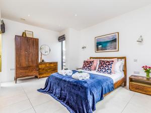 Modern 2 Bedroom City Apartment With Parking - Pass the Keys