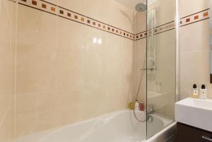 Luxury 3 pièce Garden Apartment in Cannes Marina