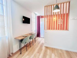 Appartements LE QUAI 3 - Studio neuf LUMINEUX CALME - CLIM - WiFi - Gare a 200m : photos des chambres