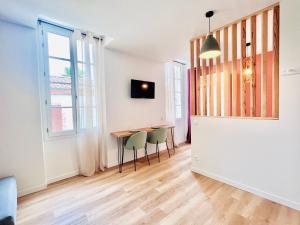 Appartements LE QUAI 3 - Studio neuf LUMINEUX CALME - CLIM - WiFi - Gare a 200m : photos des chambres