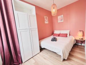 Appartements LE QUAI 3 - Studio neuf LUMINEUX CALME - CLIM - WiFi - Gare a 200m : photos des chambres