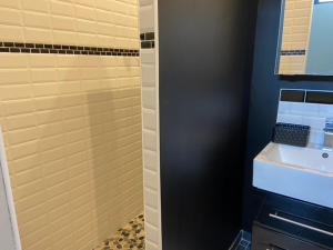 Appartements Chambre tout confort avec commodites espace repas wifi parking : photos des chambres