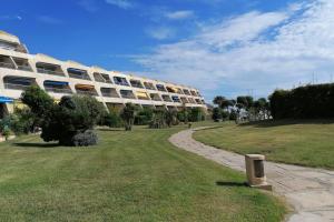 40m With Terrace In A Residence With Pool