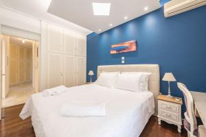 Central 3BR Apartment Next to Panormou Metro!