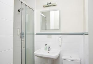 Superior Double Room room in White Rabbit Hotel by Greene King Inns
