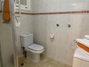 Luminoso apartamento con terraza y piscina