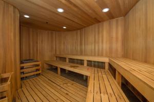 Turquoise Place Unit 1805D