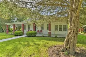 Hampton Sanctuary with Fire Pit and Fenced Yard! - هامبتون