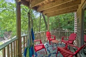 Mount Ida Condo with Balcony and Resort Amenities - Pencil Bluff