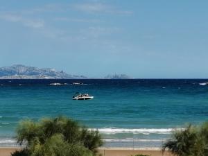 Front de mer les pieds dans leau