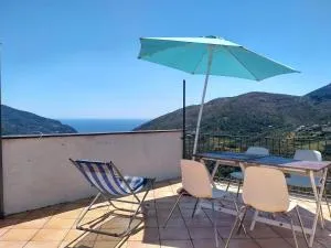 Trilocale in dimora tipica - Montale