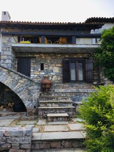 Lito's dream villa by the sea!