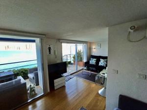 Estudio primera linea con acceso privado al mar