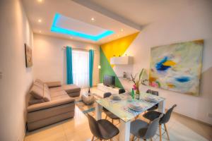 Spacious and beautifully furnished 3 bedrooms/3bathrooms apartment with 2 balconies WVID1-1