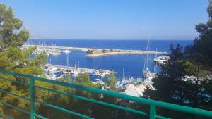 Old Captains Apartments - in a pine wood by the sea and tennis courts