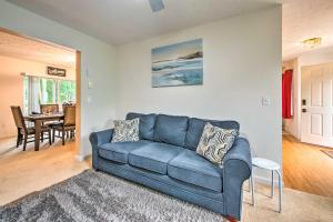 Jacuzzi and Resort Amenities Tobyhanna Family Home!