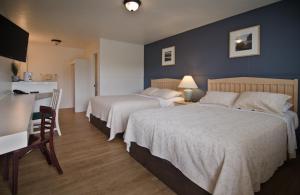 Standard Queen Room with Two Queen Beds room in Pacific Reef Hotel & Light Show